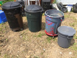 (4) RUBBERMAID Type - Trash Cans - 3 Lids - 2 On Wheels