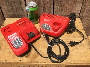 (2) MILWAUKEE Chargers M12  M12M18