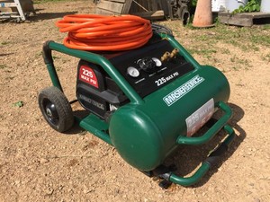 MASTERFORCE 5 Gallon Upright Ar Compressor with Hose