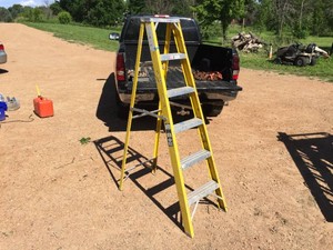 6 Ft Fiberglass Step Ladder - Good
