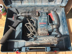 BOSCH RH328VC Corded Rotary Hammer Drill Kit - Powers On