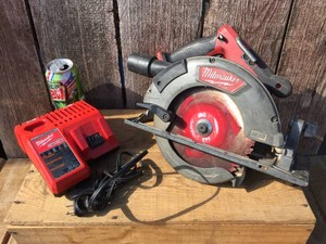 MILWAUKEE FUEL M18 Cordless 7 14 Circular Saw - Works