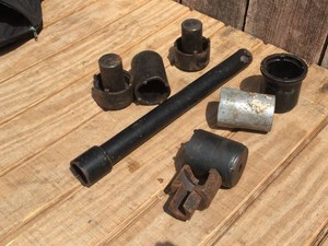 AXLE NUTSPINDLE NUT - Removal Group