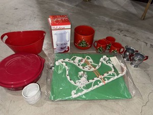 Approx. 12 Christmas Kitchen & Holiday Decor Pieces
