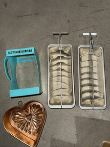 Vintage Kitchen Gadgets, Milk Carton Handholder Racks Heart Mold