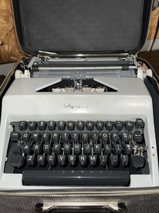 Olympia SM8 Portable Manual Typewriter With Case Manual Accessories