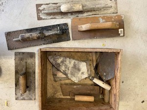 Lot Including Approx. 8 Masonry Plastering Tools & Wooden Tote