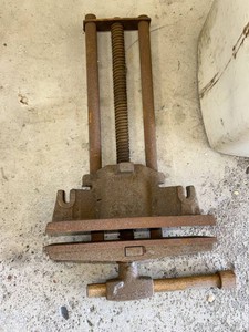 Columbian Cast Iron Woodworking Bench Vise w Wooden Handle USA