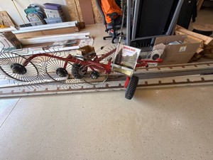 Estate Rake Tow-Behind Lawn Rake 5 Wheel Tractor Attachment Red