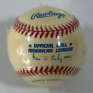 Ken Griffey Jr. Autographed Baseball Rawlings OALB Budig Ball w/ Case
