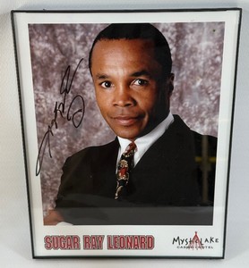 Sugar Ray Leonard Autographed Boxing Photo