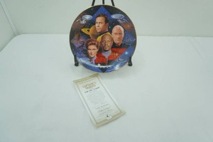 Vintage Star Trek Collectors Plate. Captains Tribute. From The Star Trek 30 Years Plate Collection. 1997