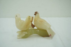 Vintage hand carved onyx stone figurine. Pair of Doves