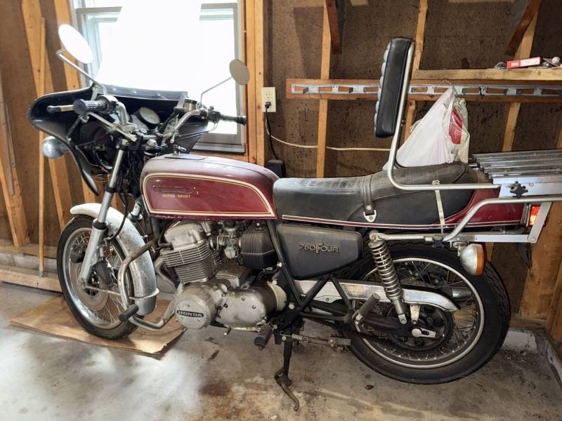 Honda CB750 Four Super Sport Motorcycle w Fairing & Luggage Rack - Not Tested