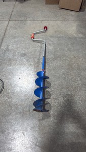 Hand powered ice auger