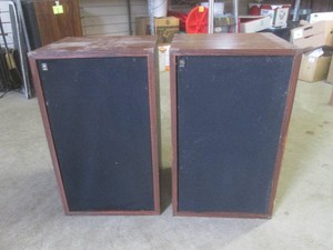 (EW3) Pair of Vintage Yamaha Speake...