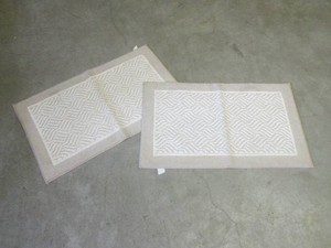(F-3) Pair of Matching Throw Rugs 3...