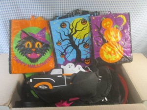 (EW4) Box Full of New Halloween Bag...