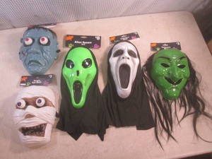 (CS) 5 Assorted Halloween Masks...