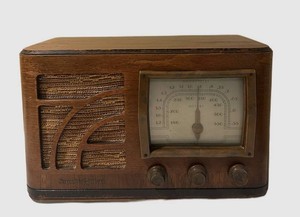 LLFR - Vintage Stromberg-Carlson Tube Radio Table Receiver