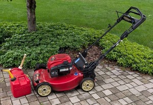 G - Self-Propelled Lawn Mower Toro Personal Pace Recycler