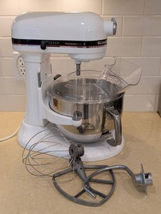 K - Stand Mixer - KitchenAid Professional 6 Bowl-Lift With Bowl, Shield & Attachments