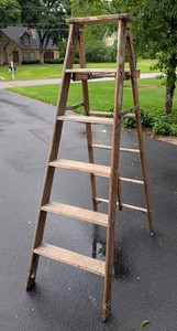 G - Wood Ladder 6 Ft