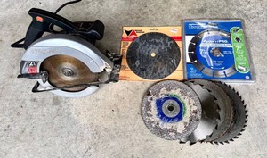 G - Circular Saw - Skilsaw 5250 With Blades