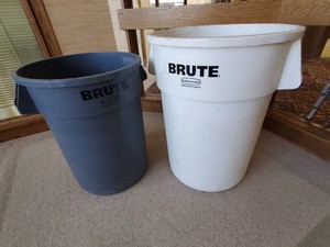 2 Heavy Duty Brute Industrial Garbage Cans
