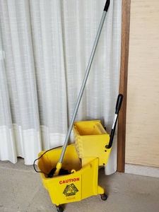 Lightly Used Rubbermaid Rolling Mop Bucket w Mop