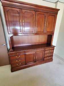Beautiful Large 2-piece office hutch&nbsp