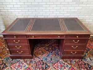 Beautiful Sligh Mahogony writing Desk&nbsp