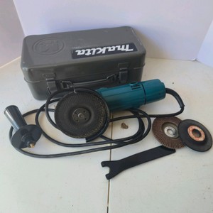 Makita 4 12 Inch Sander Grinder with Case and Discs