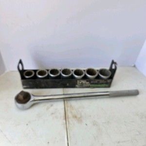 Thorsen 9 Piece 34 Drive Socket Set with Ratchet and Metal Holder