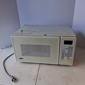 Samsung MW3720W Countertop Microwave Oven