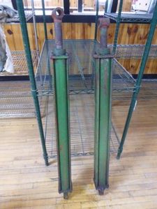 2 One-Way Hydraulic Cylinders