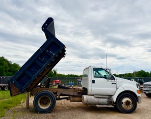2004 Ford F650 Dump Truck with CAT engine