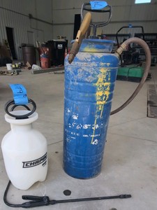 (2) Chapin Pump Sprayers