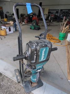 Makita HM1812X3 70 lb. Advanced AVT breaker hammer