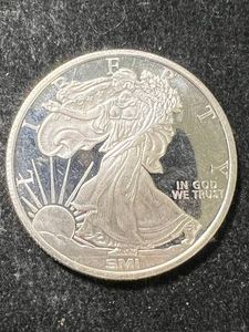 1 TROY OZ .999 FINE SILVER AMERICAN EAGLE ROUND