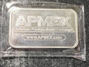 1 TROY OZ .999 FINE SILVER APMEX BAR