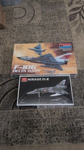 military plastic model airplane kit lot f-106 delta dart space mirage 3-r