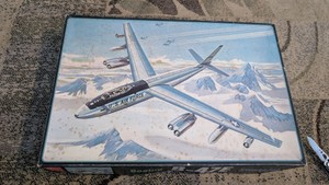 amt. 172b-47e strata jet bomber vintage military model kit