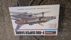 148f-100 super saver monogram US Air Force fighter jet militaria Cold war