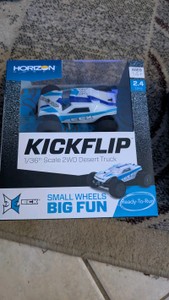 horizon hobbies ECX kickflip 2.4 RC radio control monster truck 2wd 136 truck car