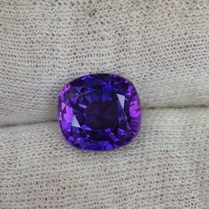 8.08 Carat Bi-Color Color-Changing Synthetic Sapphire VIDEO