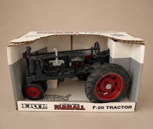 ERTL McCormick Farmall F20 Tractor 116 Scale