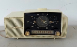 Vintage 50s 60s General Electric MCM Tube Radio Alarm Clock