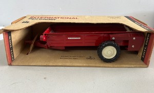 International Spreader Ertl 116th Scale