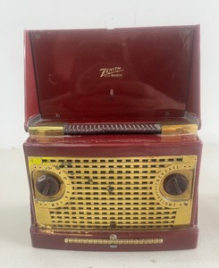 Zenith Zenette 4G800 portable tube radio from approximately 1948